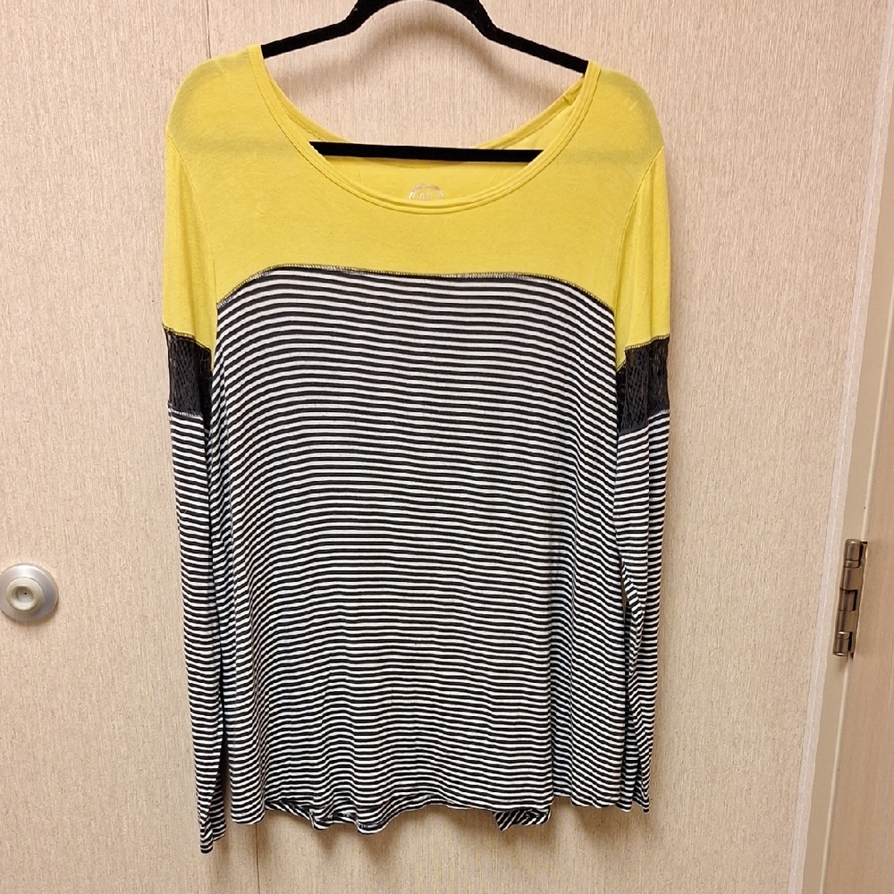 Chic Yellow and Black Striped Long Sleeve Top